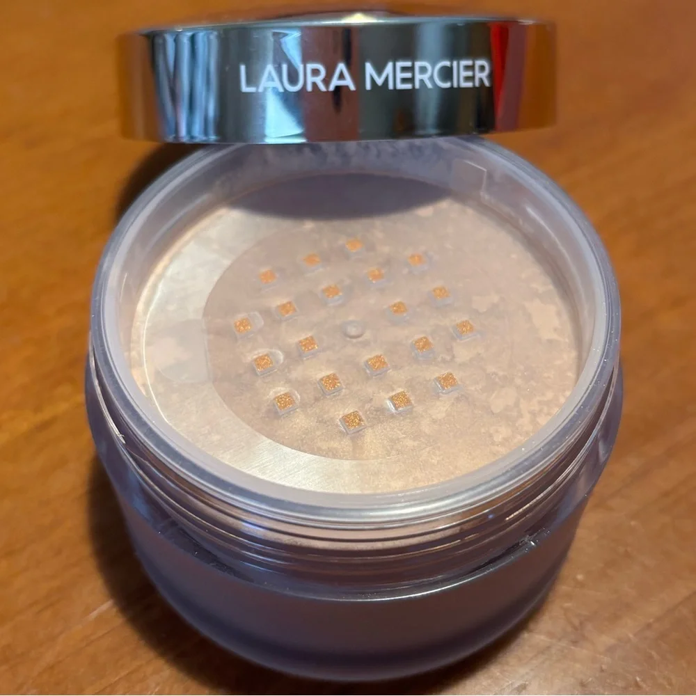 Laura Mercier Translucent Loose Setting Powder Light Catcher